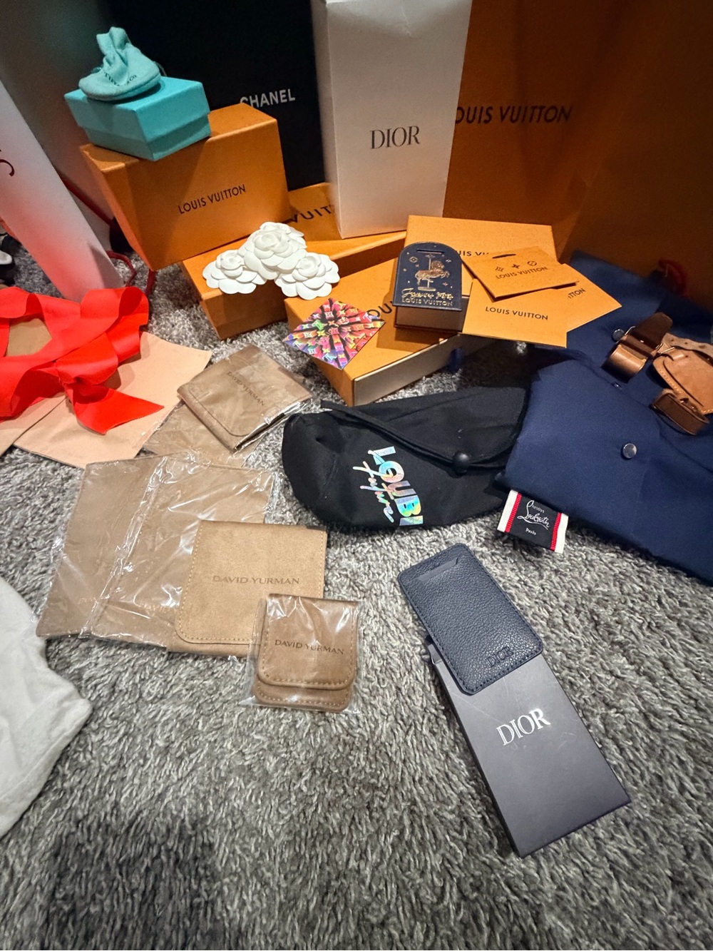 Louis Vuitton - Picture 3 of 13